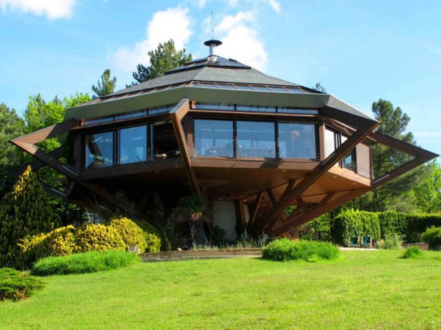 Maison octogonale en bois