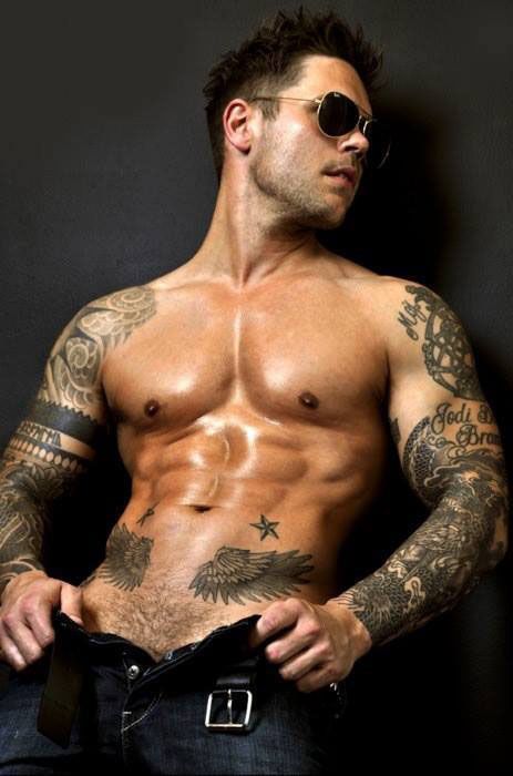 Tatouage bas du ventre homme