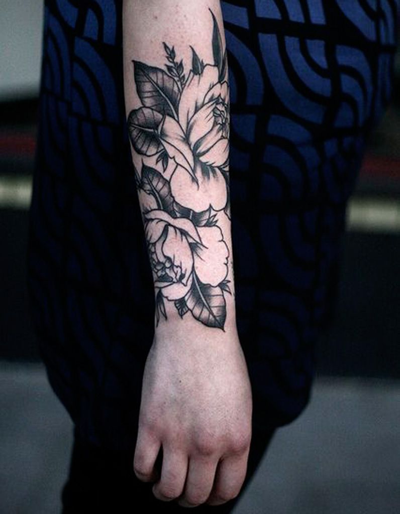 Tatouage fleur de lotus avant bras