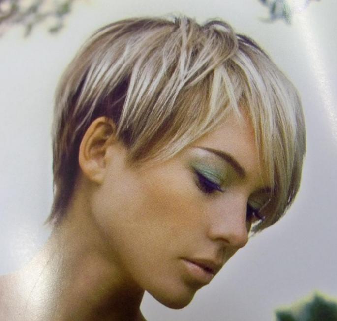 Coupe courte blonde