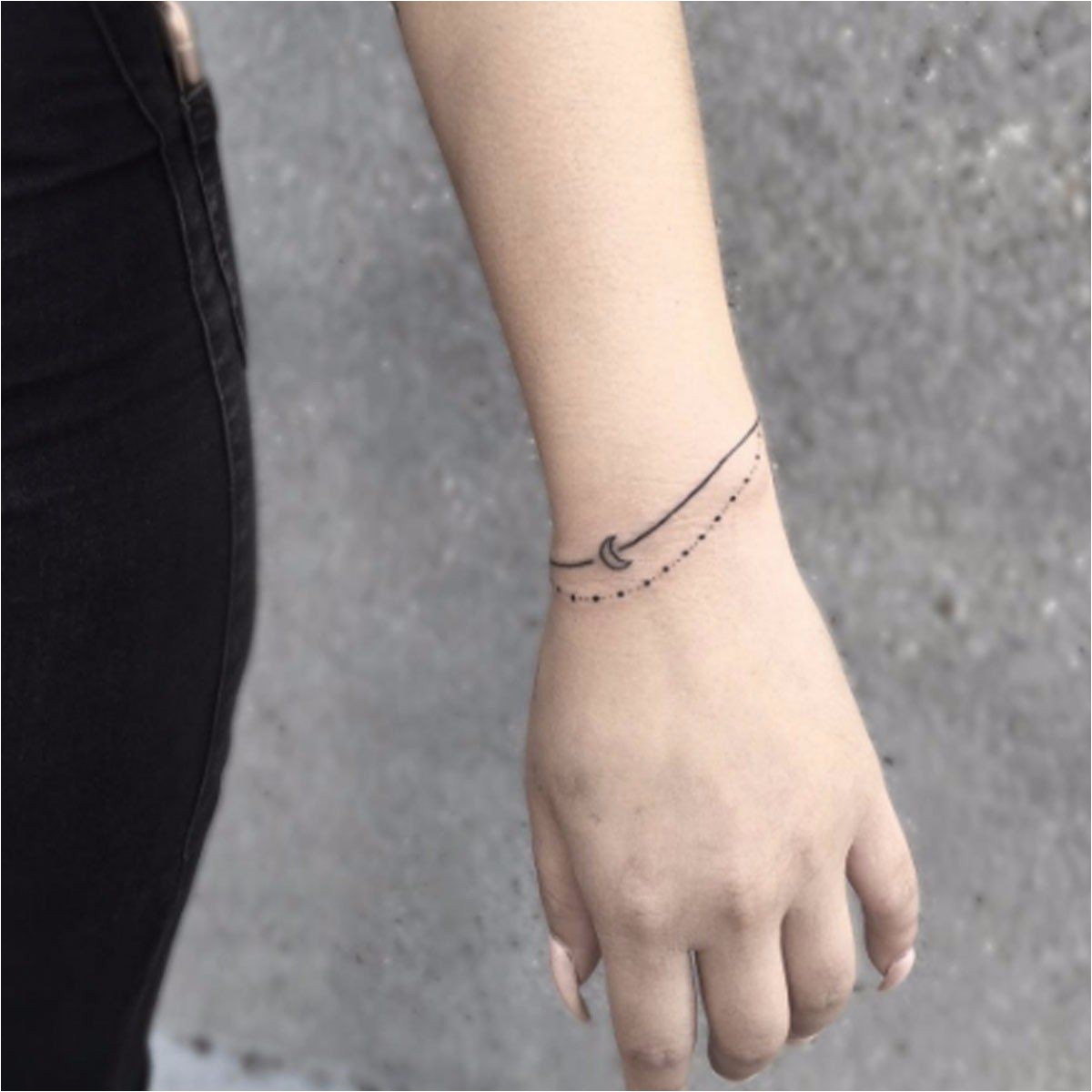 Tatouage poignet bracelet femme