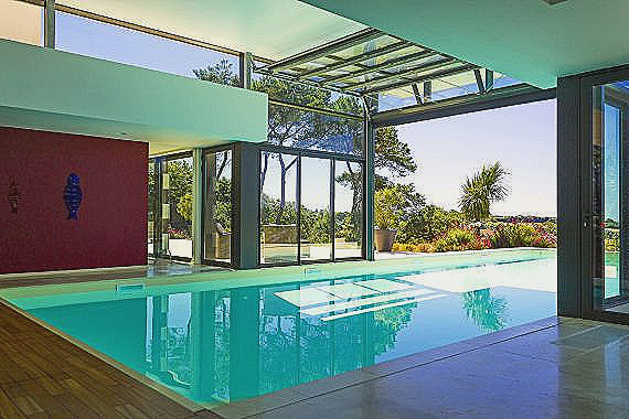 Plan de maison avec piscine intérieure