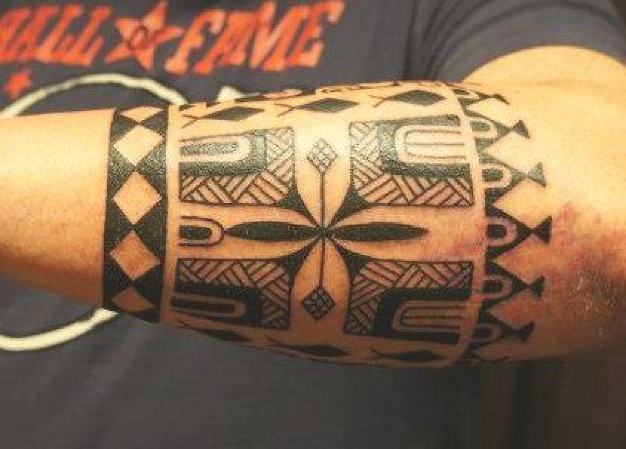 Tatouage maori avant bras