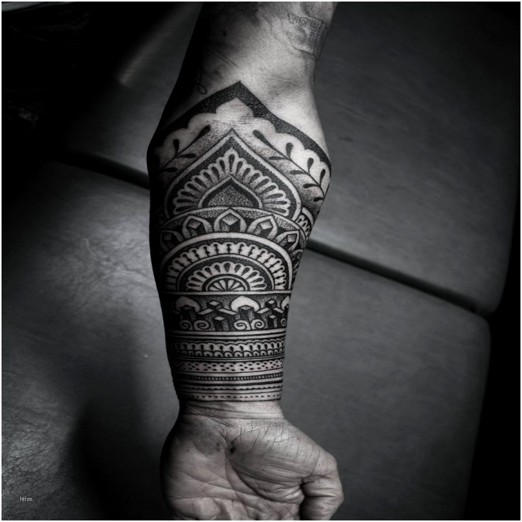 Tatouage homme avant bras polynesien